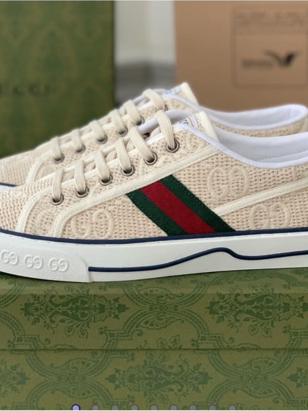 Gucci Tennis 1977 Sneaker
- Off-White GG
Embroidered Canvas size 39 cream